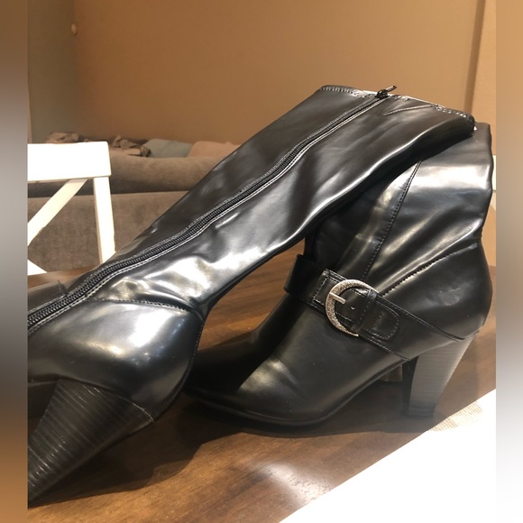 NWOT.  Covington, Very nice black boots,  New in box, but don’t have tags - Picture 3 of 3